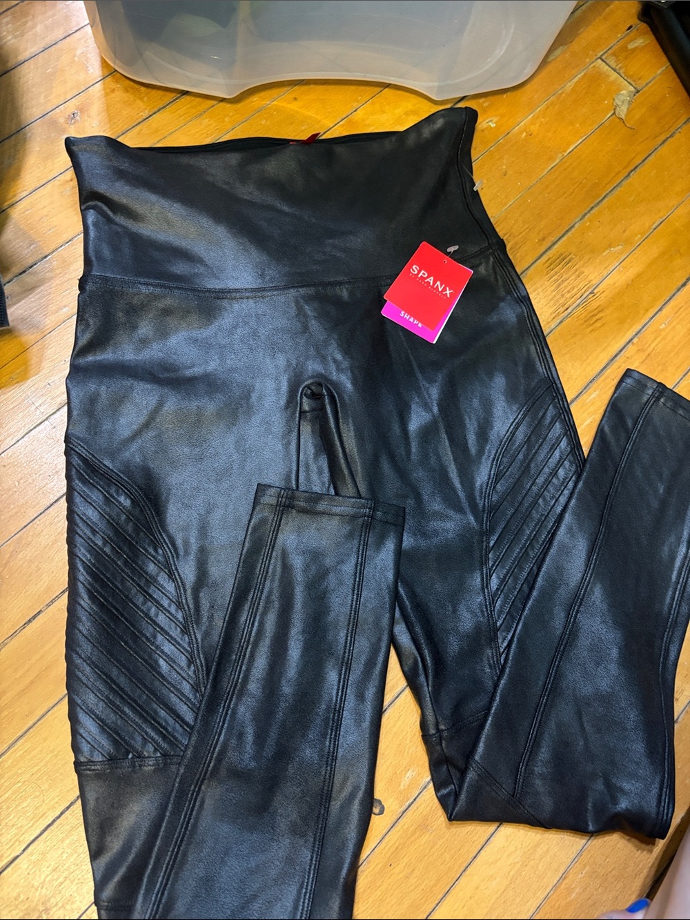 SPANX Faux Leather Moto Leggings in Black size Large